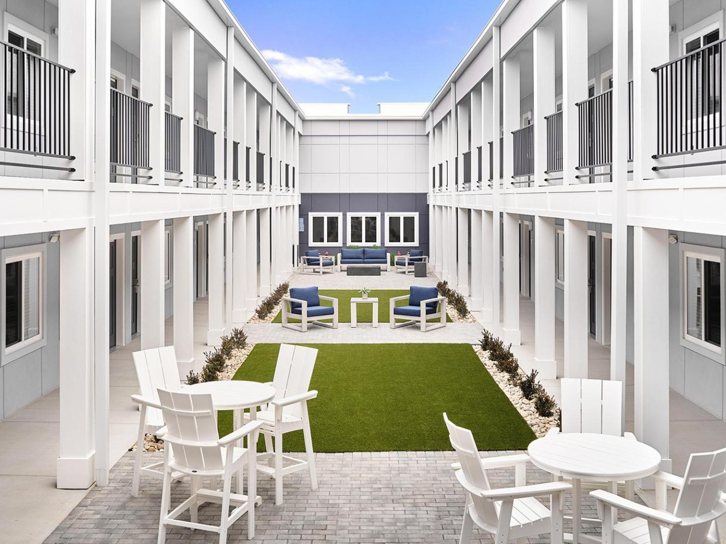 Stayapt Suites אוקלה מראה חיצוני תמונה