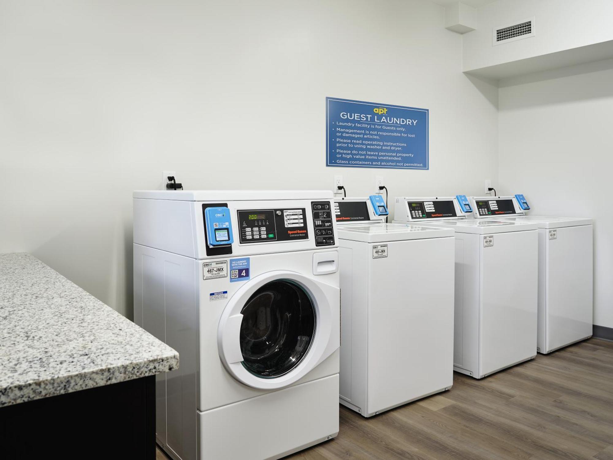 Stayapt Suites אוקלה מראה חיצוני תמונה