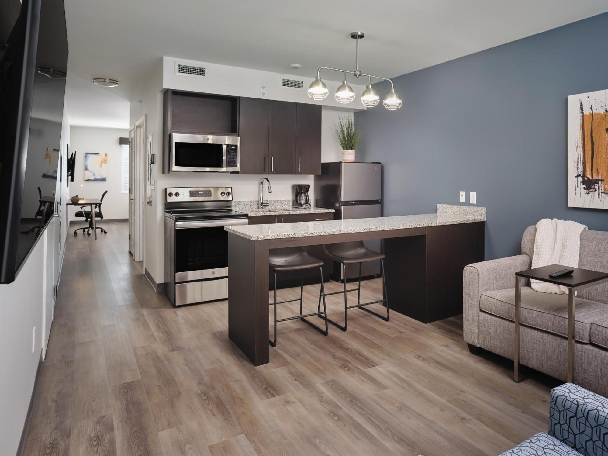 Stayapt Suites אוקלה מראה חיצוני תמונה